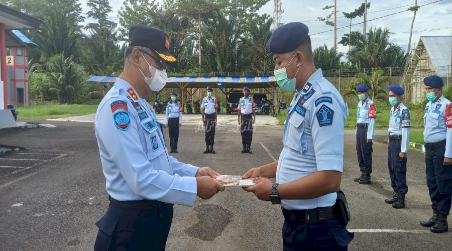 Petugas Lapas Piru Raih Penghargaan Petugas Teladan