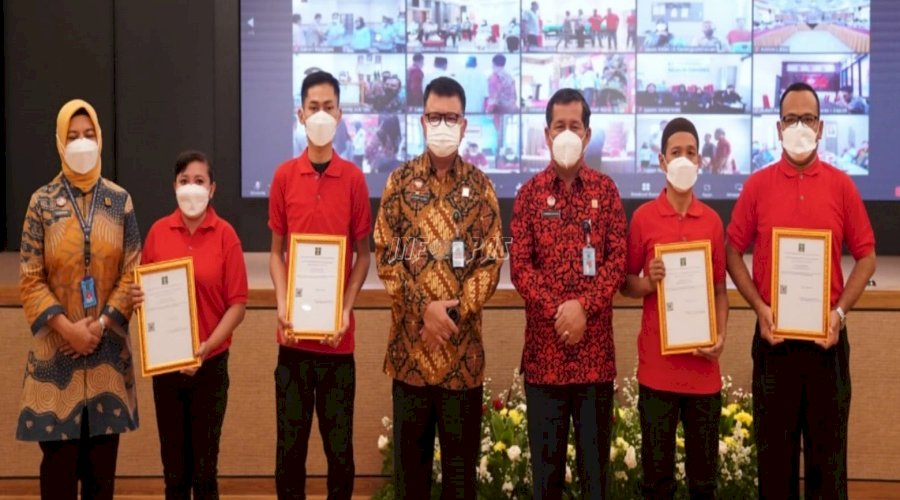 Kemenkumham Berikan Sertifikat Pendaftaran PT Perseorangan Kepada WBP