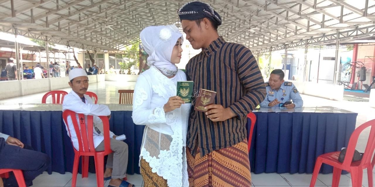 Mas Kawin Rp100 Ribu, Sari Sah Dinikahi Saputra di Lapas Semarang