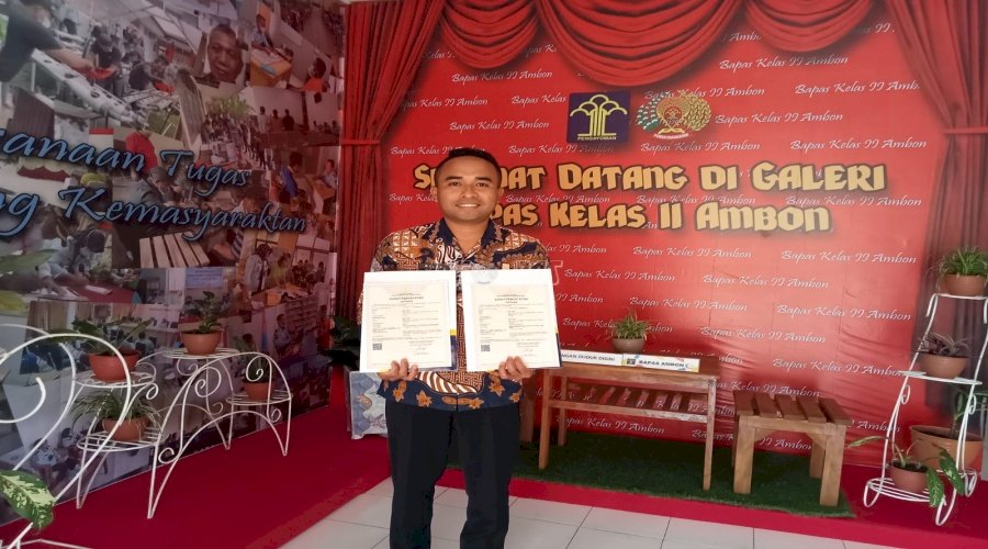 Tulis 2 Buku, PK Bapas Ambon Raih Sertifikat Hak Cipta