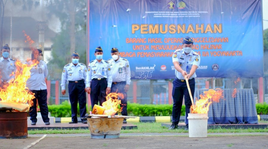 Antisipasi Gangguan Kamtib, Lapas Yogyakarta Musnahkan Barang Hasil Razia