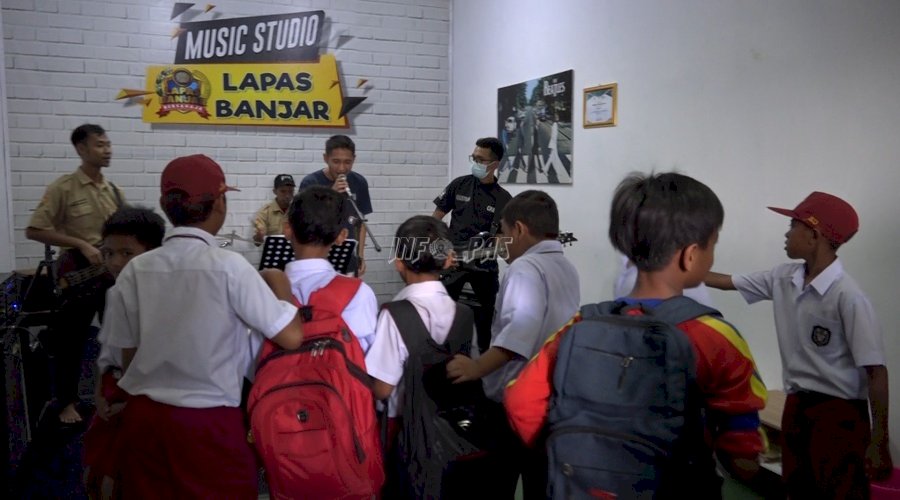 Kalapas Banjar Undang Pelajar SDN 1 Pataruman Wisata ke Lapas