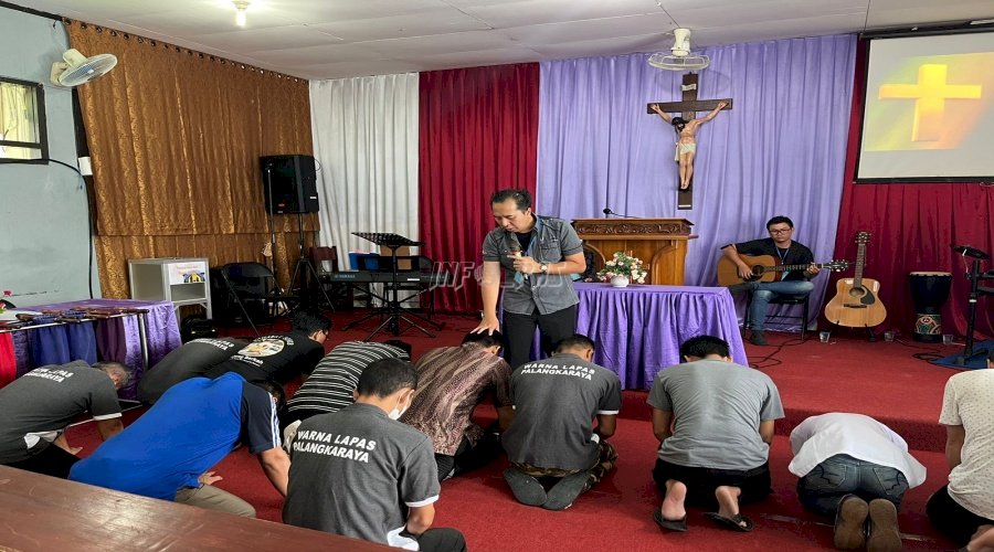 WBP Lapas Palangka Raya Beribadah Bersama Hendrik Leverty Ministries Yayasan Rajawali Injil Indonesia