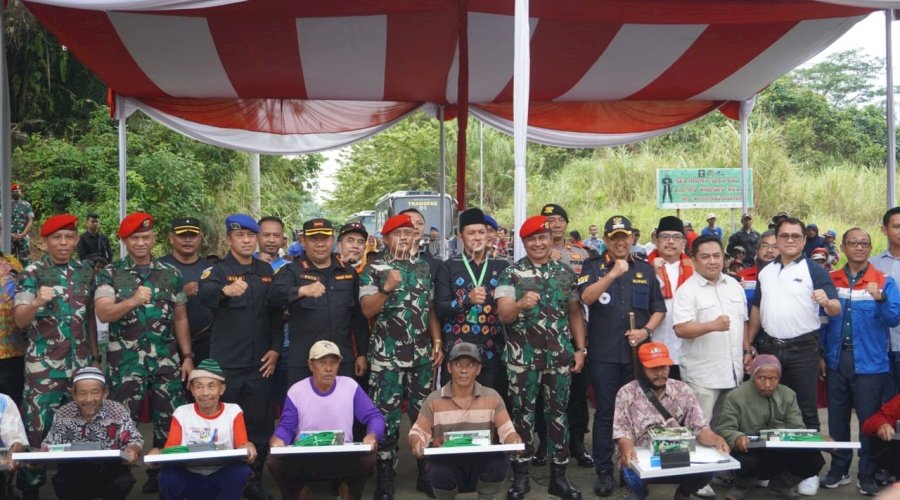 Sinergi Pemasyarakatan-TNI Berbuah Lampu Panel Surya bagi Penduduk Nusakambangan
