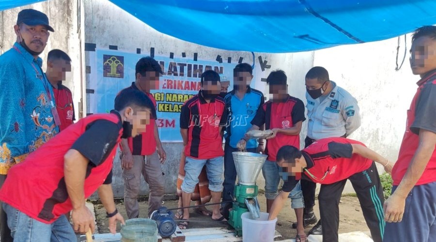 Pelatihan Pembuatan Pakan Ikan bagi WBP Lapas Sampit Tuai Hasil Positif