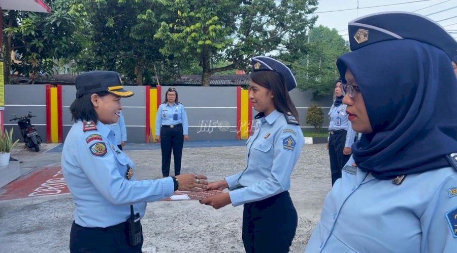 2 Petugas Lapas Perempuan Ambon Raih Penghargaan atas Prestasi dan Kepatuhan Kerja