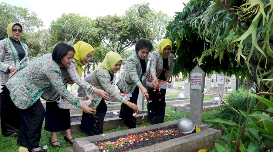 Sambut Hari Jadi Ke-19, PIPAS se-Indonesia Ziarah ke Taman Makam Pahlawan