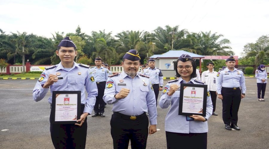 Lapas Narkotika Karang Intan Berikan Penghargaan kepada Pegawai Berprestasi