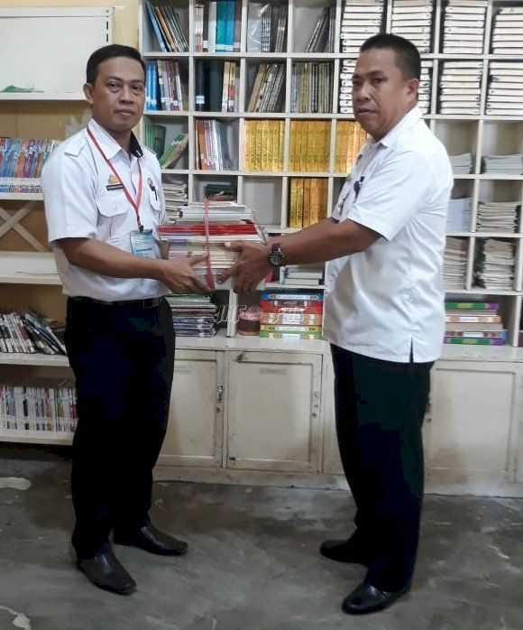 Rutan Sinjai Dapat Bantuan Buku Bacaan dan Takjil