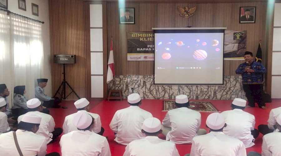 Maksimalkan Ibadah di 10 Hari Terakhir Ramadan, Bapas Kediri Ajak Klien Ngaji Bersama