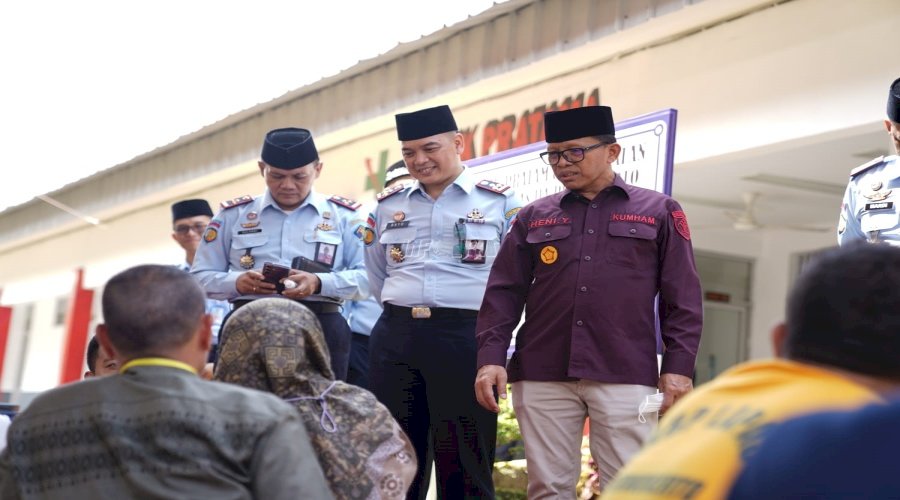 Pantau Penyerahan Remisi di Lapas Purwokerto, Sesditjenpas Pastikan Pelayanan Sesuai SOP
