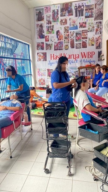 Salon Kecantikan Lapas Perempuan Palembang, Sarana Warga Binaan Asah Keterampilan Hair Styling