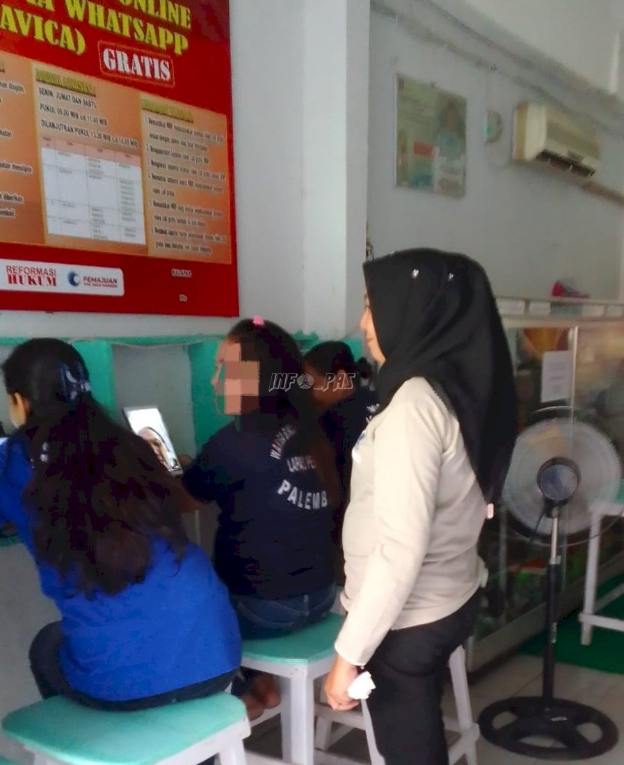 Obati Rindu Warga Binaan, Lapas Perempuan Palembang Berikan Layanan Video Call Gratis 