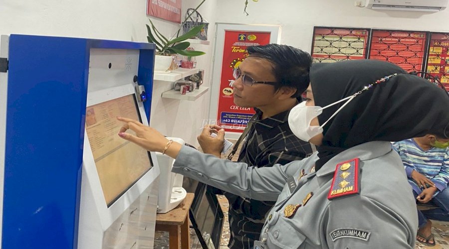 Layanan Self Service Mudahkan Warga Binaan Lapas Perempuan Palembang Dapatkan Informasi Transparan