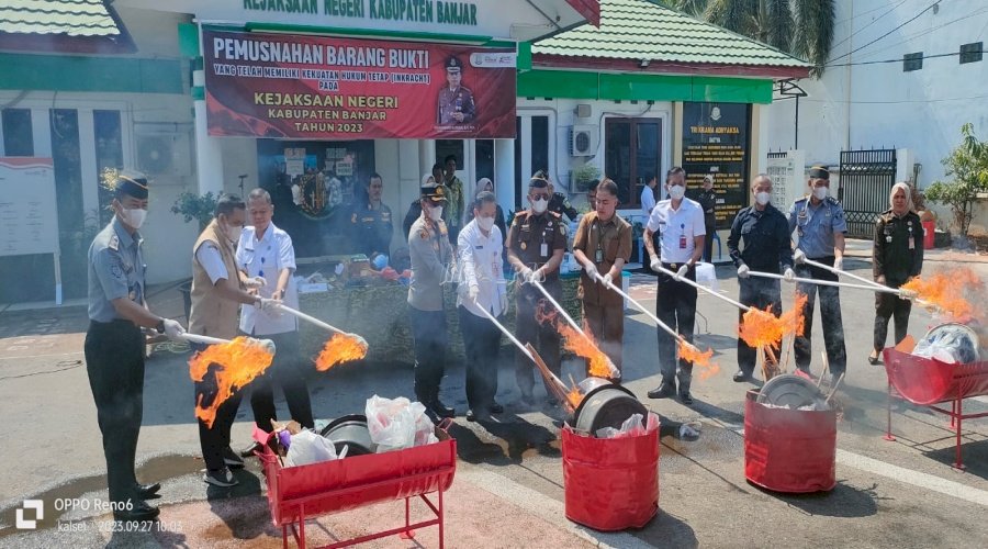 Lapas Narkotika Karang Intan Musnahkan Barang Bukti Bersama Kejari Banjar