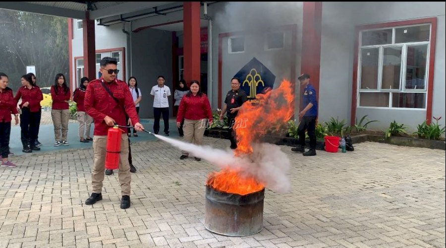 Mitigasi Bencana, Lapas Perempuan Manado Gelar Simulasi Kebakaran