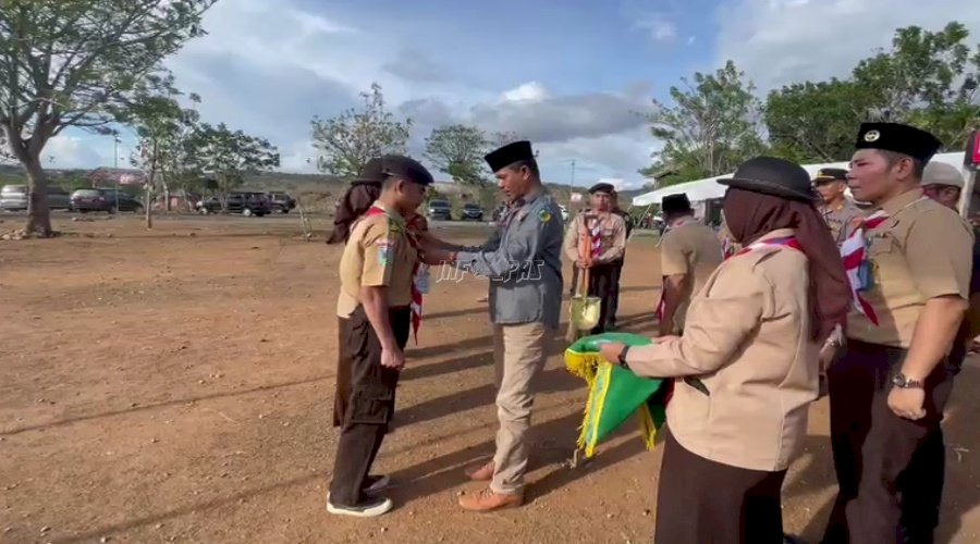 Anak Binaan LPKA Palu Jadi Perwakilan Penyematan Tanda Peserta Kemah Bakti Pramuka