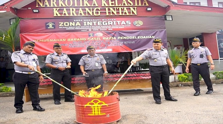 Lapas Narkotika Karang Intan Musnahkan Barang Bukti Hasil Razia Tahun 2023