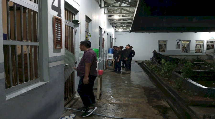 Tingkatkan Deteksi Dini, Lapas Banjarbaru Lakukan Troling Pengamanan Malam 