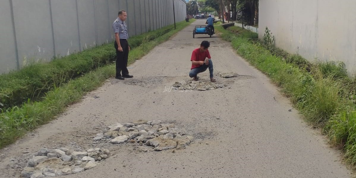 Peduli Lingkungan, LPKA Medan Timbun Jalan Rusak