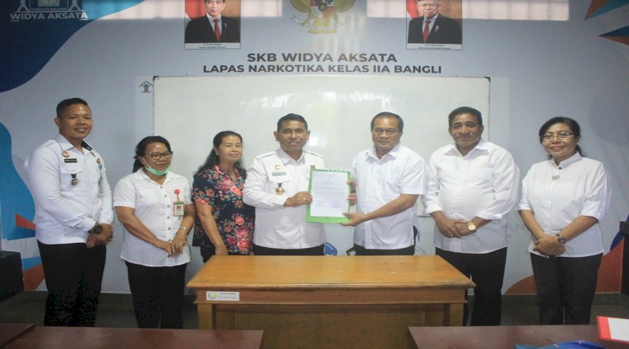 Lapas Narkotika Bangli Terima Sumbangan Meja Kursi dari YTTB BKPB