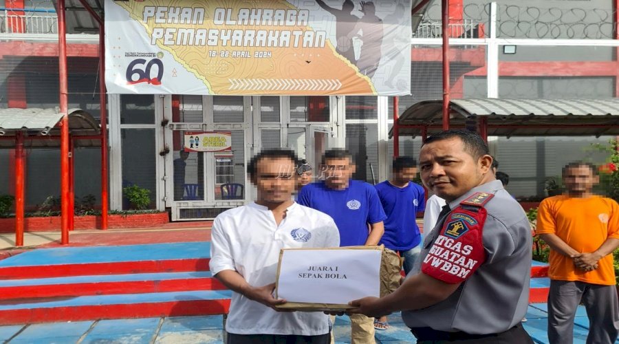 Lapas Banjarbaru Bagikan Hadiah bagi Pemenang Pertandingan Olahraga HBP Ke-60