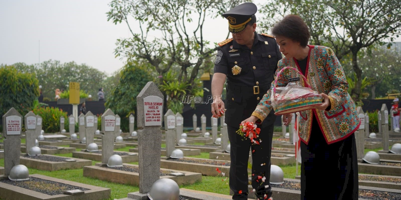 Momen Penghormatan Pemasyarakatan Kepada Para Pahlawan dalam Ziarah dan Tabur Bunga