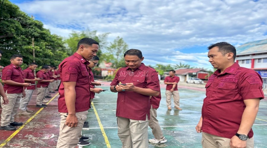 Cegah Judi dan Pinjaman Online, Kalapas Tolitoli Cek Ponsel Petugas
