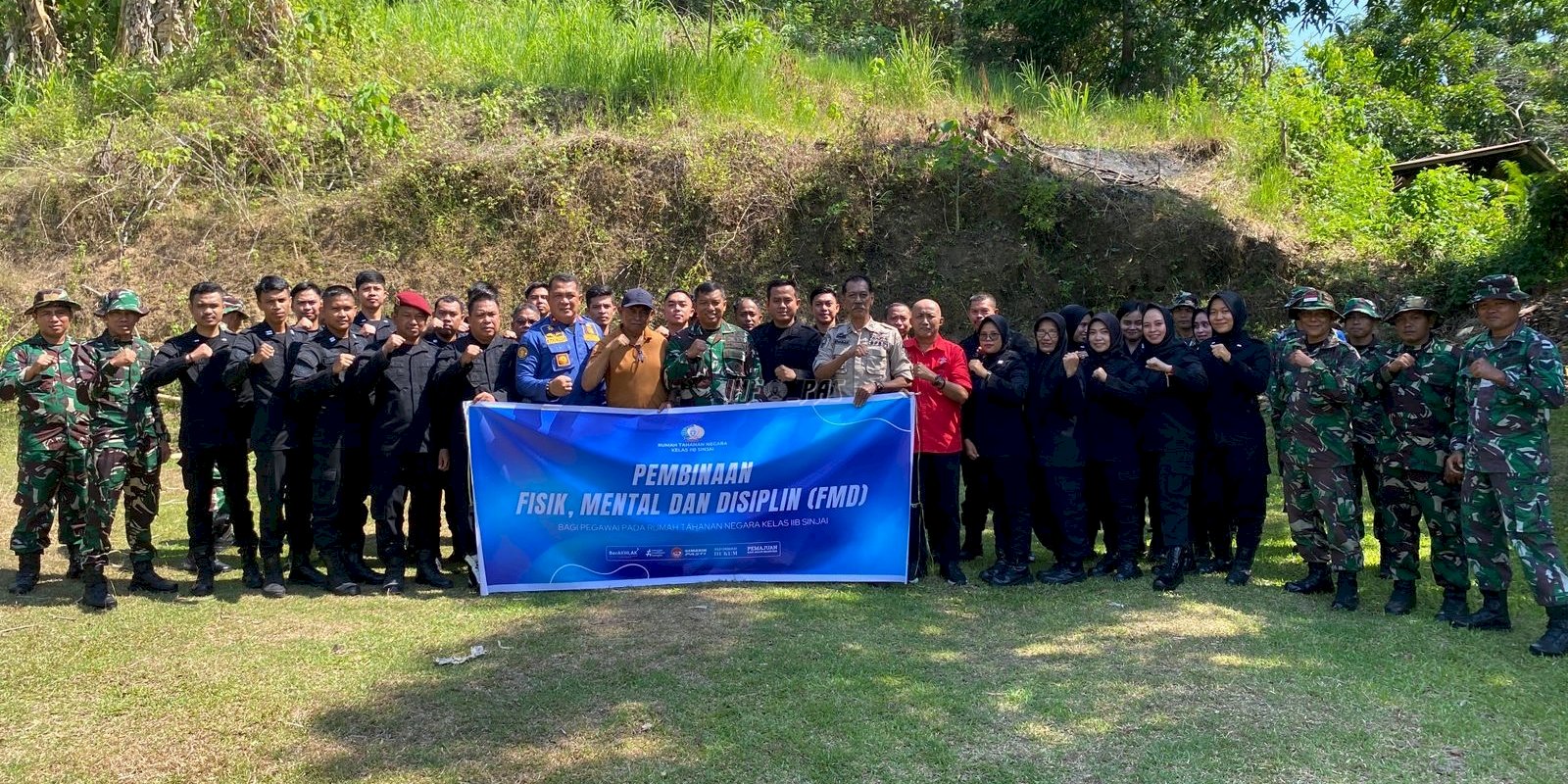 Tingkatkan Keterampilan, Petugas Rutan Sinjai Gelar Latihan Menembak