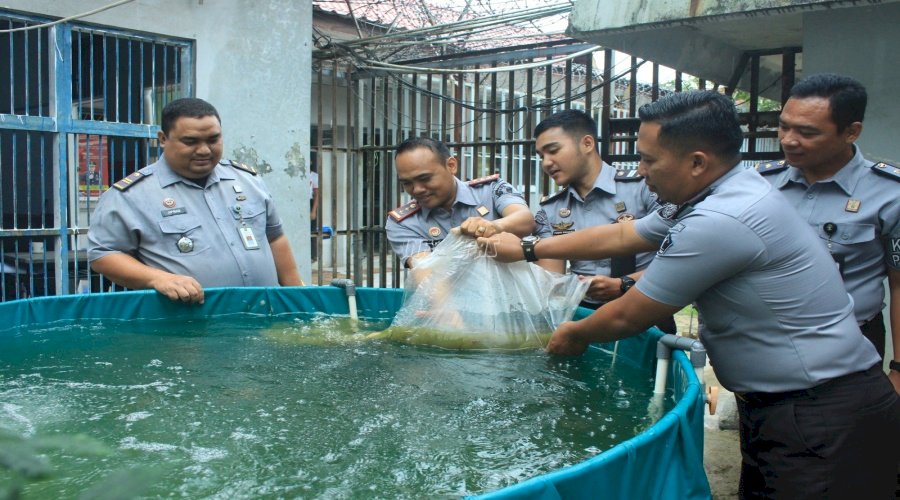 Tabur Benih Ikan Nila, Upaya LPKA Batam Dukung Program Ketahanan Pangan