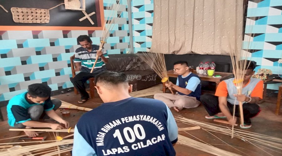 Lapas Cilacap Perkenalkan Sapu Nipah, Spesial Produk Kerajinan Warga Binaan