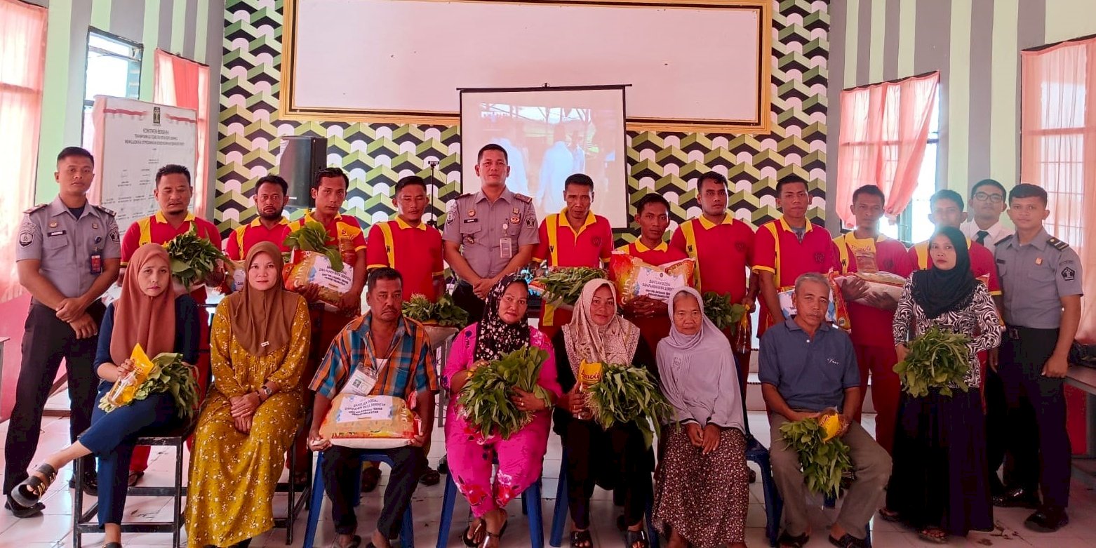Lapas Labuhan Bilik Panen Raya dan Salurkan Bantuan kepada Masyarakat
