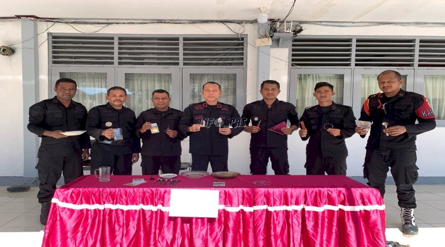 Jaga Kondusivitas, Petugas Lapas Atambua Geledah Kamar Hunian Warga Binaan