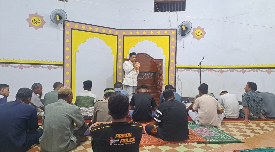 Petugas dan Warga Binaan Lapas Bandanaira Terima Tausiah Ramadan dari Kepala KUA Kecamatan Banda