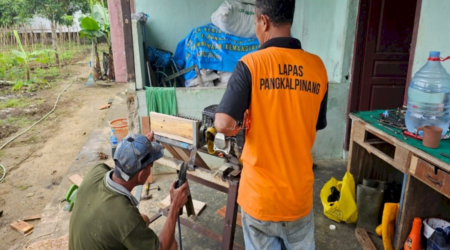 Warga Binaan Lapas Pangkalpinang Rakit Mesin Pencacah Sabut Kelapa