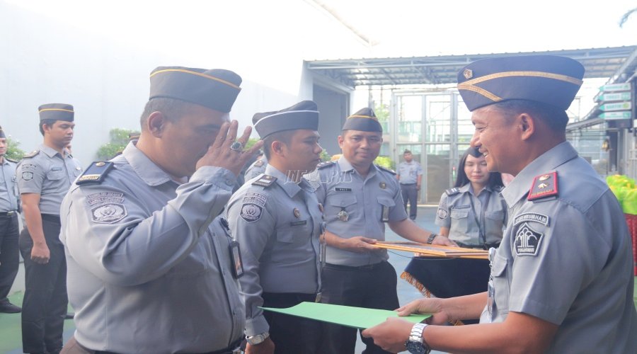 Gagalkan Penyelundupan Narkoba dalam Nasi Bungkus, Dua Petugas Lapas Cipinang Terima Penghargaan
