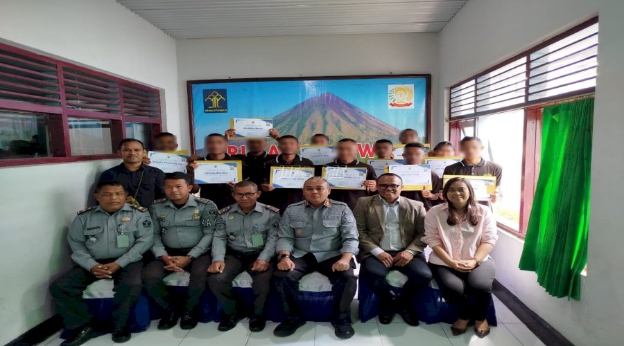 Warga Binaan Rutan Bajawa Raih Sertifikat Pelatihan Komputer