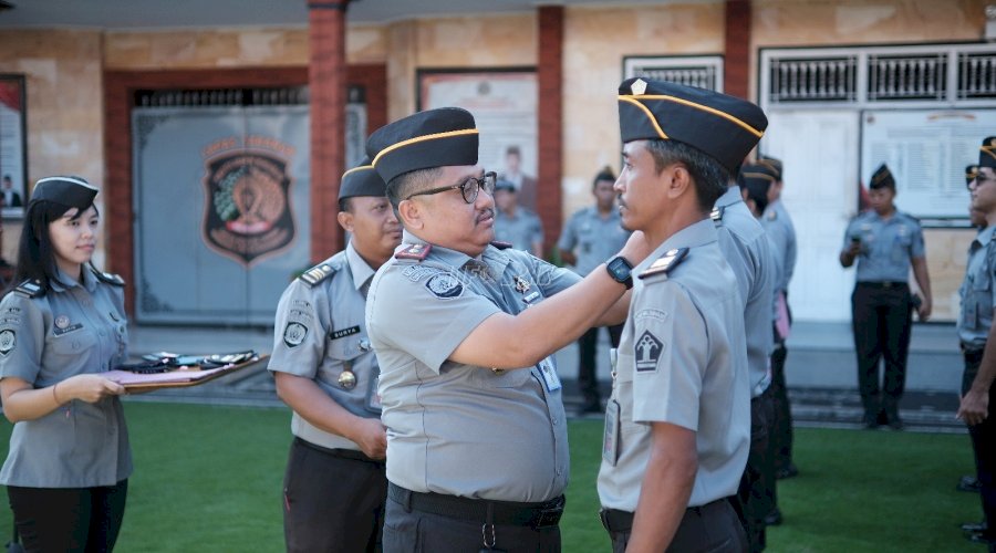 Apresiasi Dedikasi dan Pengabdian, Belasan Petugas Lapas Tabanan Naik Pangkat