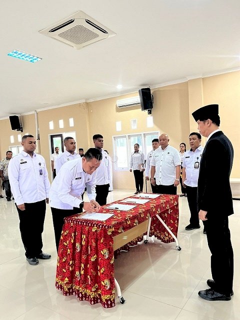 Kakanwil Ditjenpas Papua Barat Lantik Kalapas Sorong dan Ambil Sumpah ASN