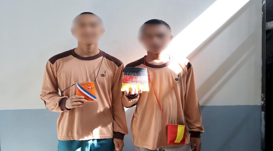 Anak Binaan LPKA Ambon Tunjukkan Kreativitas Lewat Anyaman Tas dari Plastik