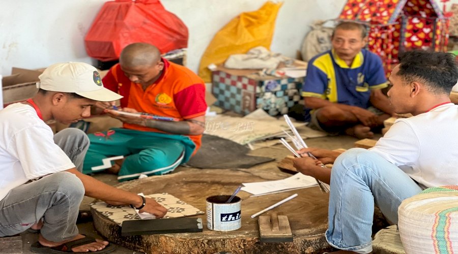 Warga Binaan Lapas Atambua Transfer Ilmu Pembuatan Handycraft bagi Anggota OMK Tukuneno Atambua