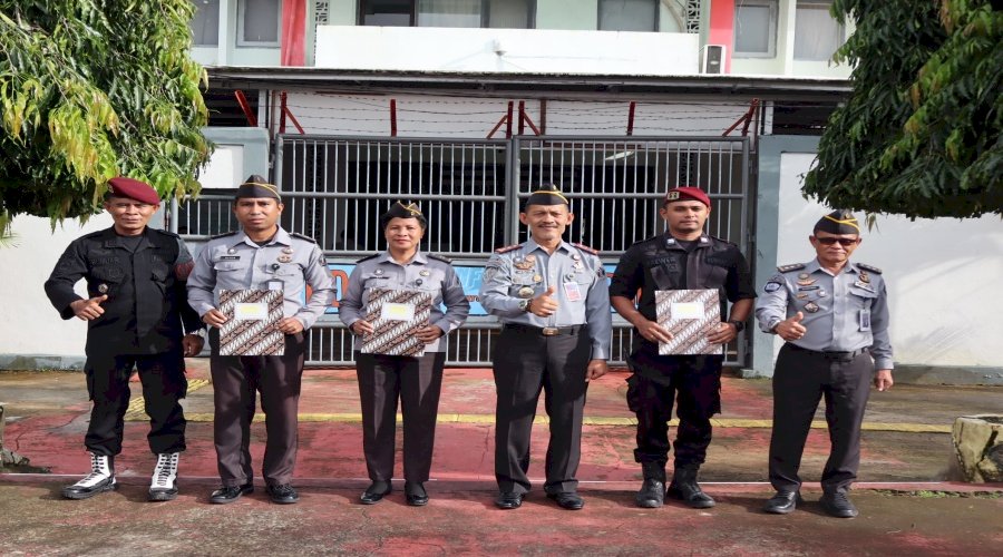 Tiga Petugas Lapas Ambon Raih Penghargaan Petugas Teladan Periode Maret-Mei 2025