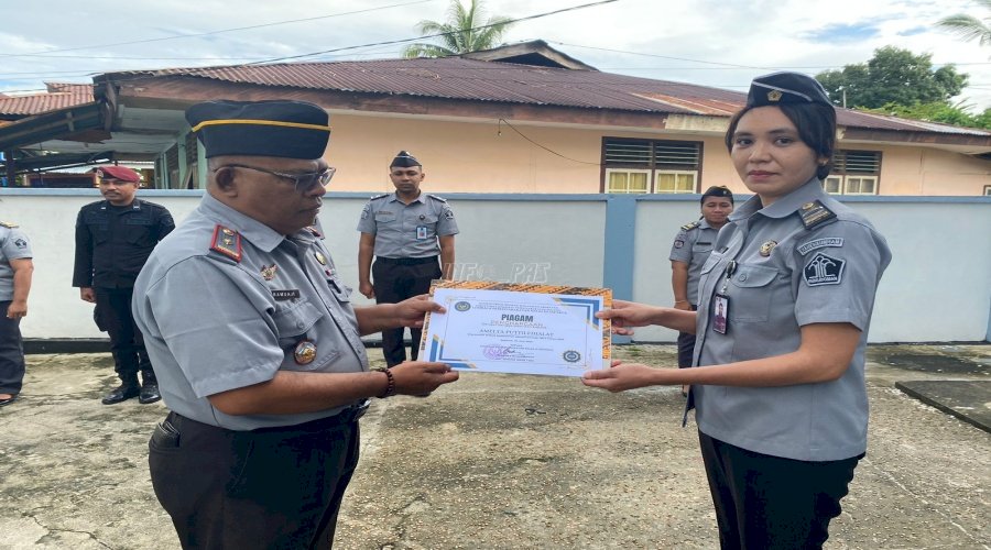 Lapas Saparua Berikan Penghargaan kepada Petugas Terbaik Triwulan II 2025