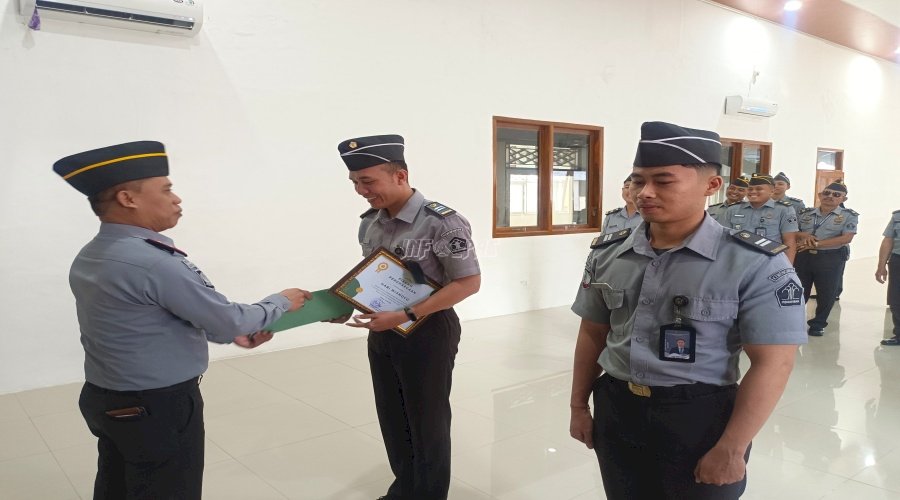 Apresiasi Kinerja, Lapas Cilacap Berikan Penghargaan Petugas Teladan
