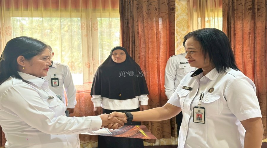Bapas Ambon Berikan Penghargaan Petugas Teladan Triwulan II