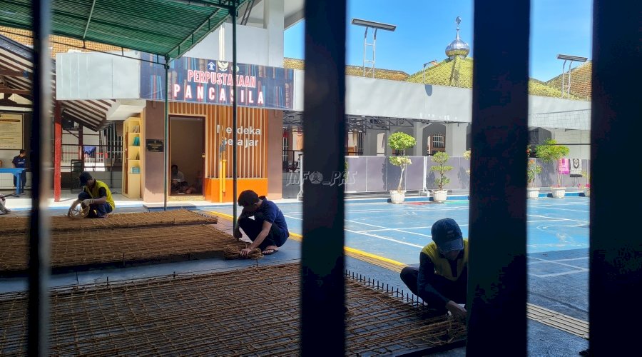 Hasil Pembinaan Kemandirian, Warga Binaan Rutan Kebumen Hasilkan Jaring Cocomesh 