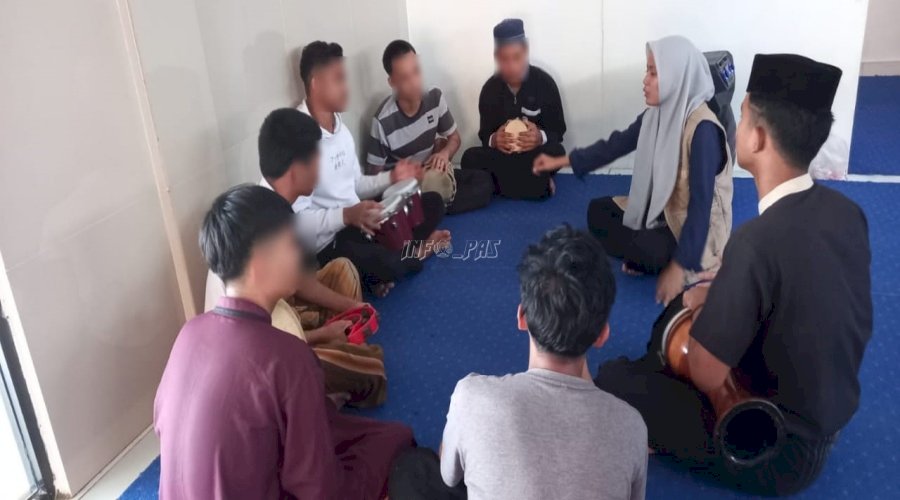 LPKA Medan - Mahasiswa UNIMED Gelar Pelatihan Seni Hadrah bagi Anak Binaan