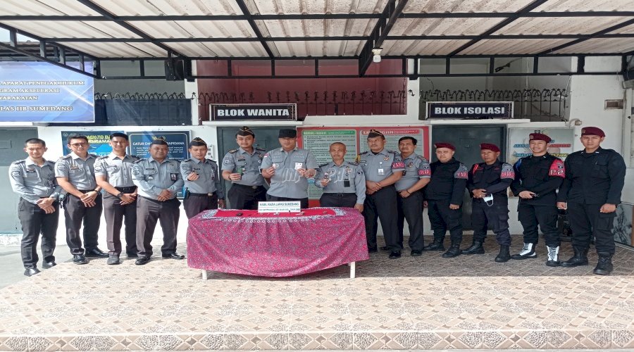 Cegah Narkoba dan Handphone, Lapas Sumedang Gelar Razia Mendadak