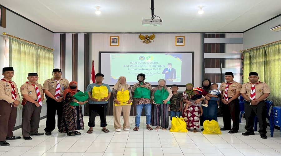 Lapas Batang Salurkan Bansos untuk Keluarga Warga Binaan