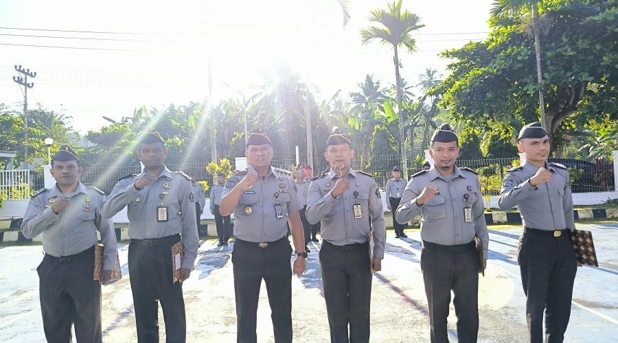 Tunjukkan Kinerja Terbaik, Lima Petugas Lapas Kalabahi Resmi Naik Pangkat